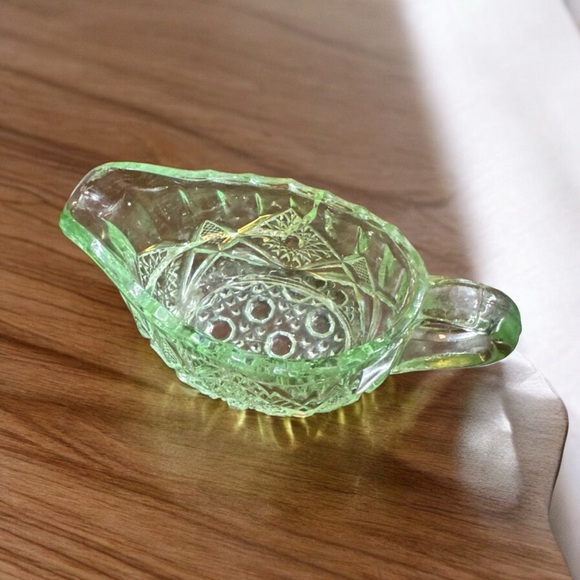 Depression Glass, Sugar Bowl& Creamer Set Creamer Cracked, Vaseline Glass Green - Picture 9 of 13
